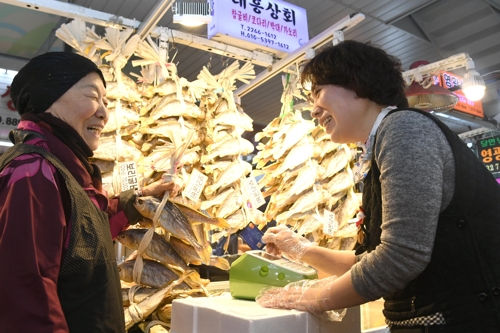 "노점서도 신용카드 결제됩니다"… 서울 중부시장서 시범운영