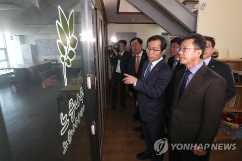 한국당, '댓글조작' 진상규명 무기한 천막농성… 모처럼 한목소리
