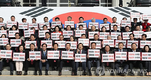 한국당, '댓글조작' 진상규명 무기한 천막농성… 모처럼 한목소리