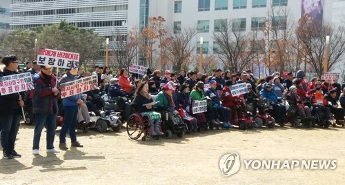 "지방선거 도전 장애인 없나요" 장애인 정치참여 아직도 멀었다