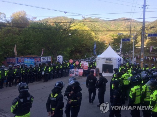 사드기지에 차량 22대·근로자 20명 들어가… 공사 본격화