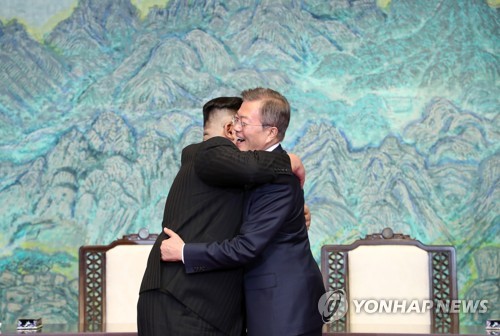 남북 혈맥 이었다… 문 대통령·김정은 "완전한 비핵화, 올해 평화협정 전환"