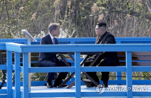 남북 혈맥 이었다… 문 대통령·김정은 "완전한 비핵화, 올해 평화협정 전환"