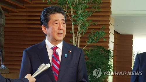 문 대통령 "김정은, 日과 대화용의" 아베 "北 움직임 전향적"