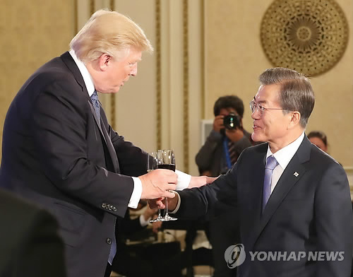 트럼프 "문 대통령 전화 최우선"… 한미 '비핵화' 찰떡공조
