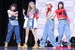 1990년대로 돌아간 EXID “한계 없는 걸그룹 될래요” (종합)