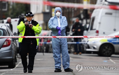 런던, 살인 급증에 '골머리'…경찰배치 늘리고, 검문검색 강화