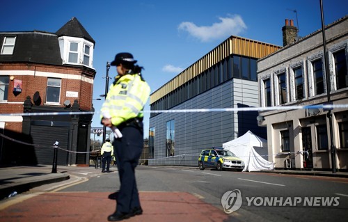 런던, 살인 급증에 '골머리'…경찰배치 늘리고, 검문검색 강화