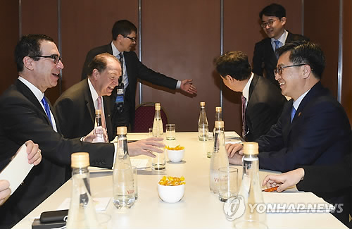 [환율불안] 한국 환율조작국 지정 피하나… 미국과 환율협의 묘수 고심