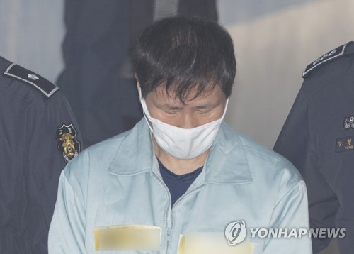 안봉근, 朴 '국정원 특활비' 재판서 증언 거부… "관련 재판중"