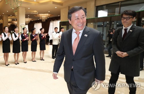 도종환 장관 "평양, 10여년 전과 달라졌다…새 건물 늘어"