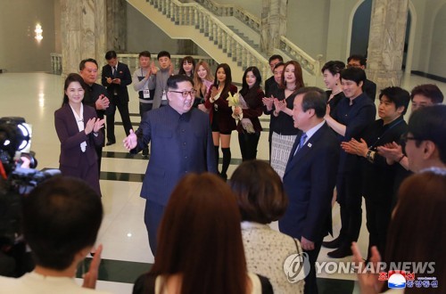 북한 김영철, 평양공연 南 취재진 취재활동 제한에 사과