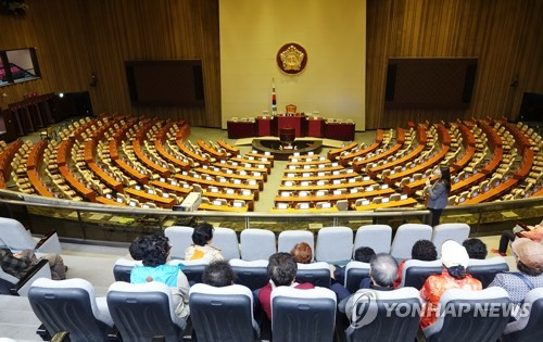 4월 국회 본회의 한번 없이 '빈손'…5월 국회도 공전 우려