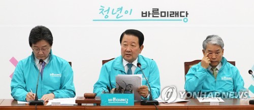 정치권, 김기식 거취 놓고 대격돌… 野 사퇴압박 vs 與 총력엄호