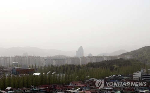 초여름 같은 일요일… 남부지방 미세먼지 '끙끙'