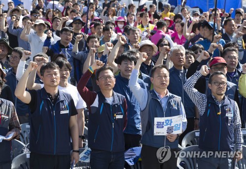 "대통령님, 대답 좀…" 대우조선 하청노동자, 최저임금 해결촉구