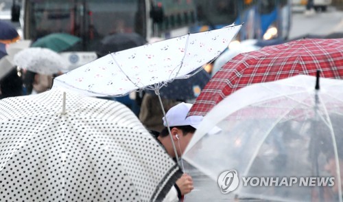 전국에 돌풍 동반한 세찬 비… 한라산 강수량 397㎜·서울 63㎜