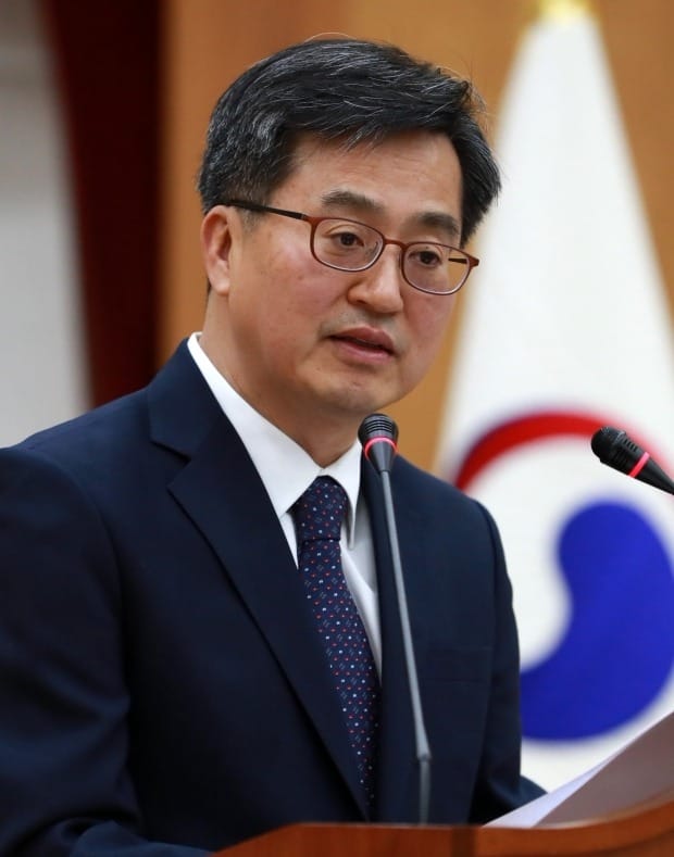 김동연 "'무차입 공매도 거래' 삼성증권, 제도 점검 통해 조치하겠다"