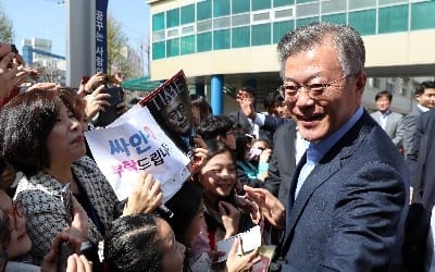 '문대통령 공약' 어버이날 공휴일 지정될까