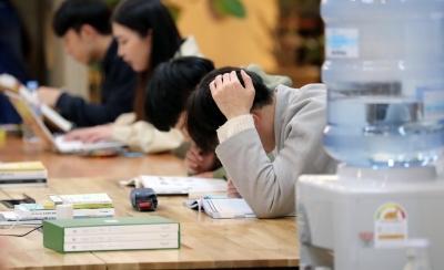 6개월 이상 '장기 백수' 1분기 15만명 돌파…20대 비율 가장 높아