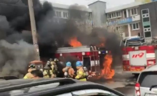 인천 화학공장 화재, 소방차에 불 옮겨붙어 /사진=연합뉴스