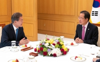 홍준표, 문 대통령에 김기식 임명철회·리비아식 북핵폐기 요구