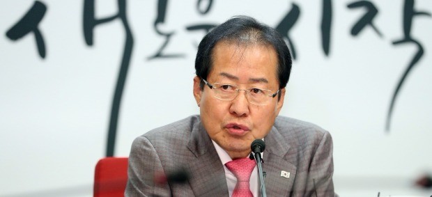 자유한국당 홍준표 대표가 23일 오후 서울 여의도 당사에서 열린 기자회견에서 발언하고 있다 (사진=연합뉴스)