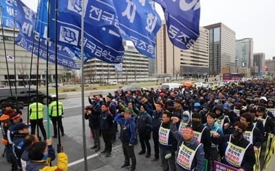 금속노조 "구조조정 과정서 노동자만 배제"…노정교섭 요구