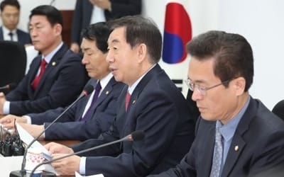 개헌안 낸 한국당, 공세 전환…"민주, 정부 개헌안 뒤에 숨어"