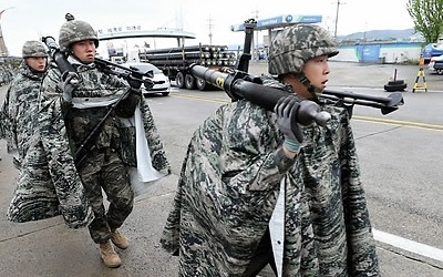 한미 軍, 기상악화로 축소한 상륙훈련…브룩스 사령관 참관