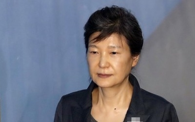 박근혜 1심에 항소할까… 오후 유영하 변호사 만나 정할 듯