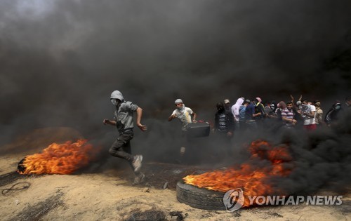 가자지구서 팔레스타인 시위대 4명 사망·100명 부상