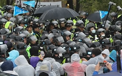 국방부, 사드기지 공사 장비 반입 착수…"더 미룰 수 없어"