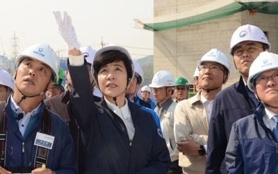 김영주 노동장관 "건설업 경영진, 안전한 일터 조성 앞장서야"