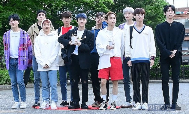 [HK영상] 펜타곤, 화분과 함께하는 즐거운 출근길…'역주행 빛나리~'