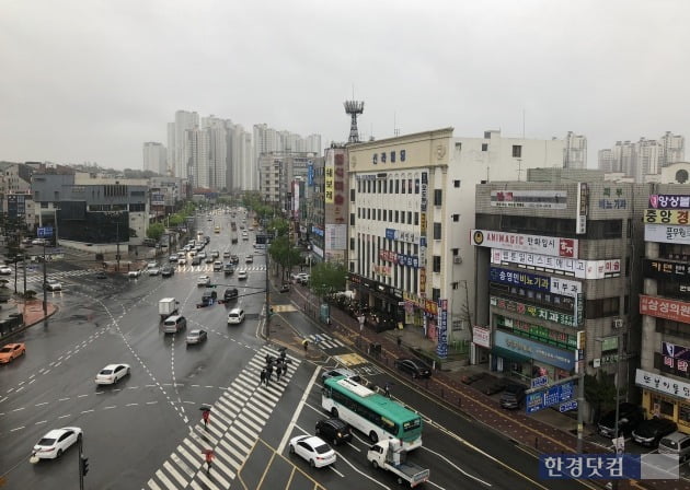 인덕원~동탄 복선전철이 들어설 경기 수원시 영통구 법원사거리 일대. 양길성 기자