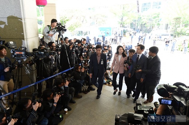 김경수 경찰 출석 "한국당 염치없어" vs 김성태 "드루킹 특검하라" 단식 투쟁 