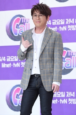  신승훈, '여전히 멋진 모습~'