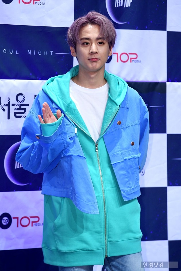 [포토] 틴탑 천지, '미소년 느낌 물씬~'