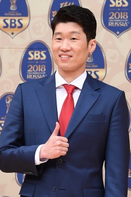  박지성 해설위원, '멋지게 엄지척'