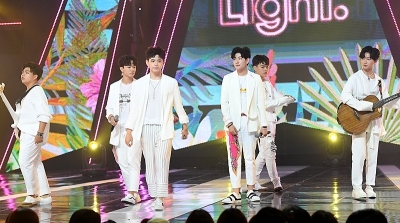  더 이스트라이트, '귀여운 꽃소년들'