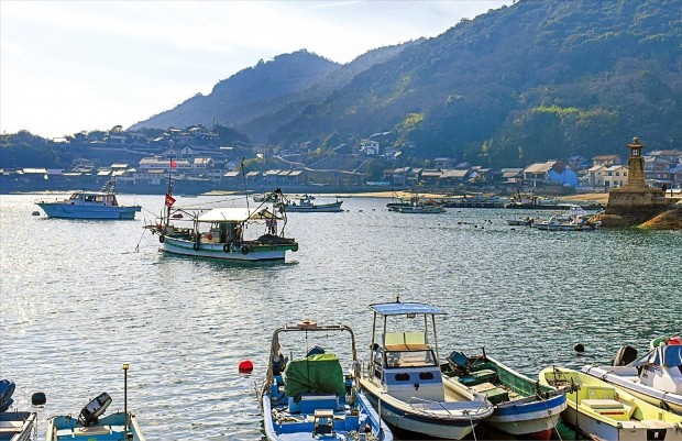 도모노우라의 한적한 항구 모습, 일본 영화와 드라마의 배경이 된 곳이기도 하다. 