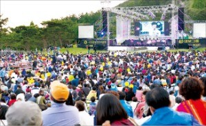 "워너원도 온다고?"… 골프장서 K팝 '♥의 축제'