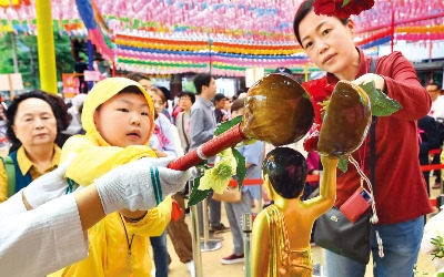 "아기 부처님 개운하시죠?"