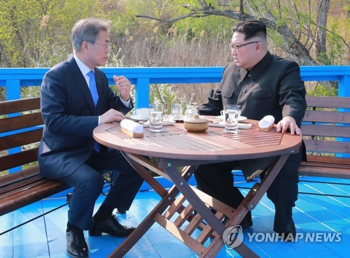 남북교류 공약 봇물… "위장 평화 쇼"라는 한국당 후보도 가세