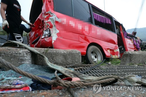 영암 버스사고 왜 피해 컸나… 다중 충격에 고령 노인들 노출