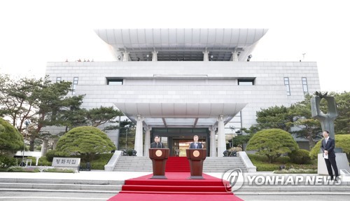 '세기의 담판' 장소 발표 임박… 트럼프, 판문점 '빅뱅서밋'할까