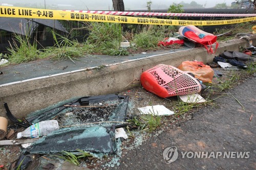 "육남매 모여 밥 먹기로 했는데"… 슬픔에 잠긴 버스사고 유족들