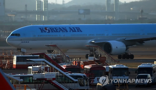 "'땅콩택배' 직접 날랐다"… 대한항공 전현직 직원 증언