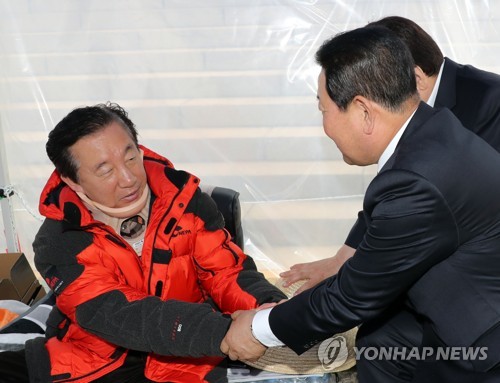 더 강경해진 한국당 "각오하고 가는 수밖에 없다"